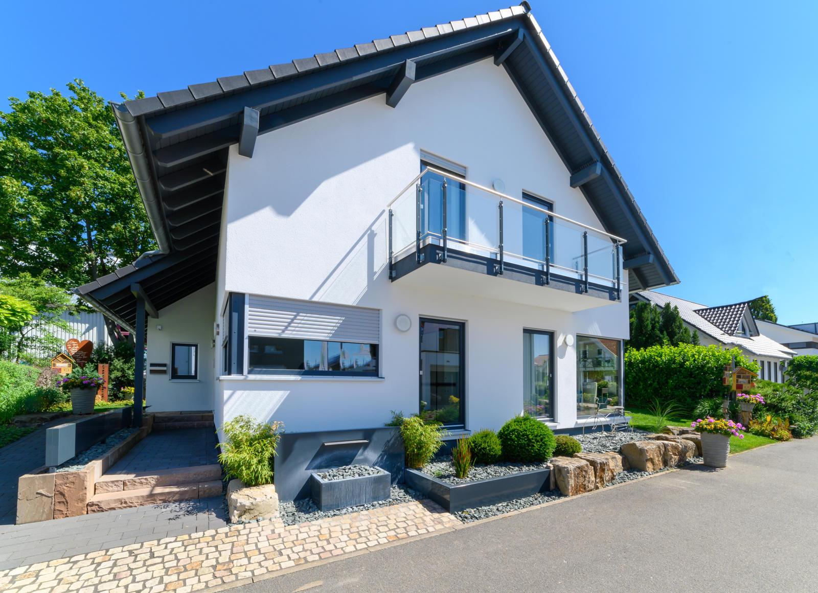 dom na zgłoszenie lub pozwolenie na budowę