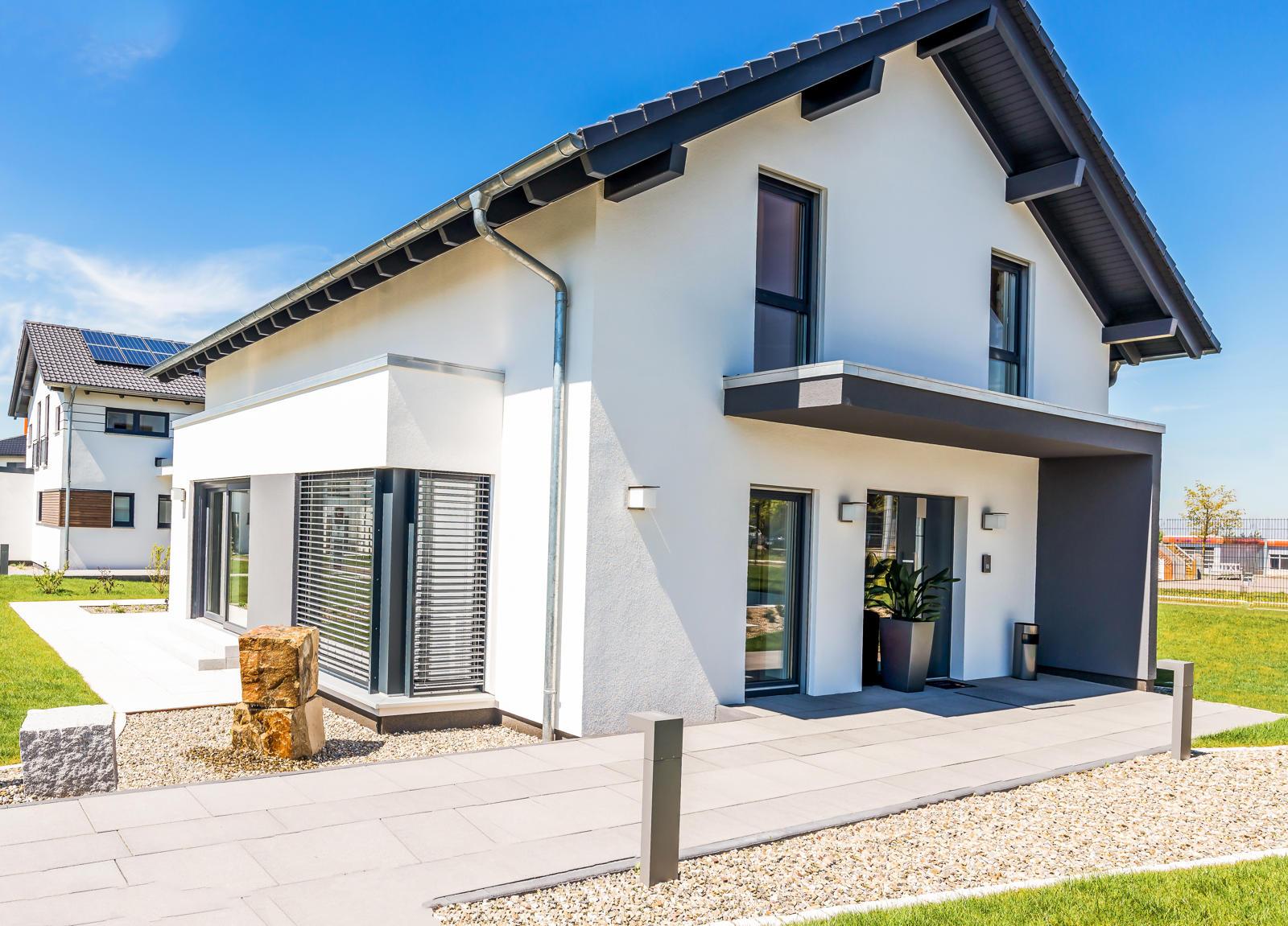 Dom z poddaszem i wysoką ścianką kolankową